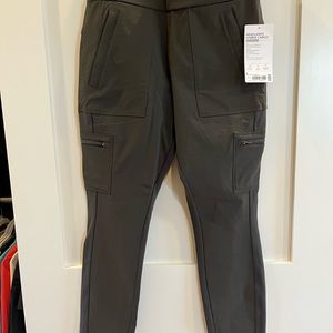 Athleta Headlands Hybrid Cargo NWT size 6